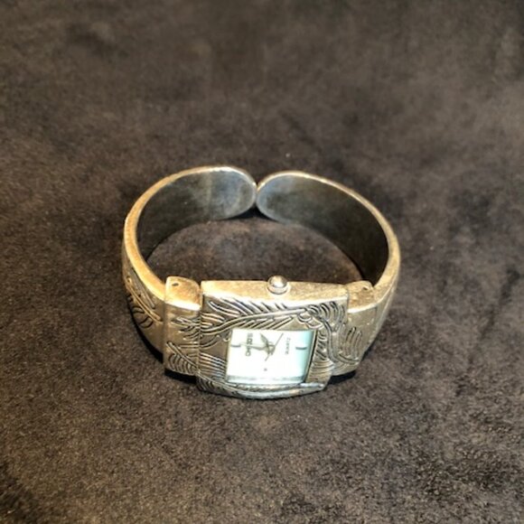 Chico's watch - tension band with etched designs, new battery. - Picture 3 of 3